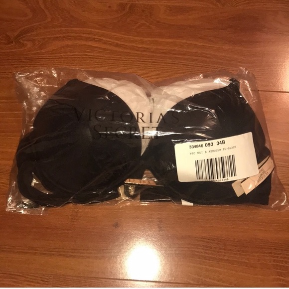 Victoria’s Secret bombshell push-up swim top - Picture 3 of 8